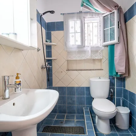 Antonis Galouzis דירה *